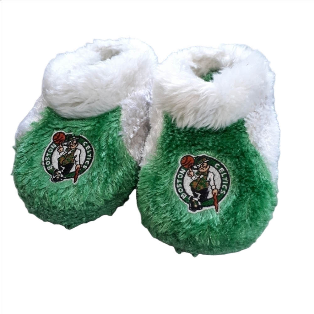 Forever Collectibles Boston Celtics Slippers Size Medium (7-8)